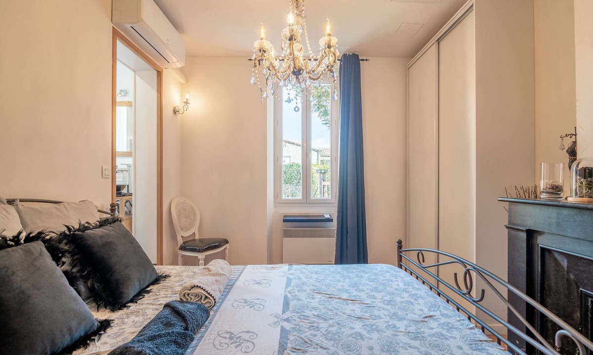 Villeneuve-les-Montreal Bed & Breakfast | Apartment 'Baroque' with Balcony, Wi-Fi and Air Conditioning - Villeneuve-lès-Montréal