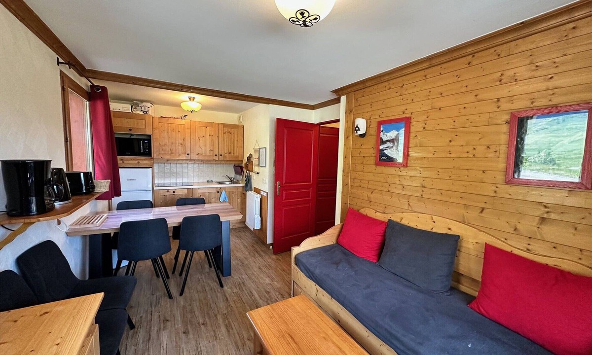 Val Cenis Apartment | Apartment 6 people skiing with balcony and parking