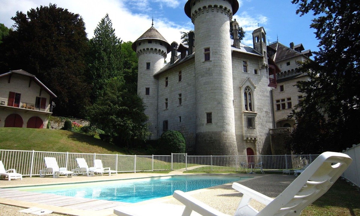 Serrieres-en-Chautagne Other | Apartment in Serrières with Alps View Pool