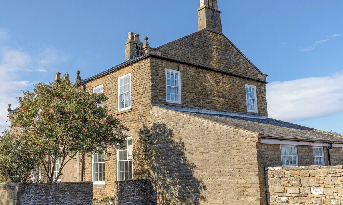 Sneaton Apartment | APARTMENT 1 SNEATON HALL, pet friendly, with open fire in Sneaton