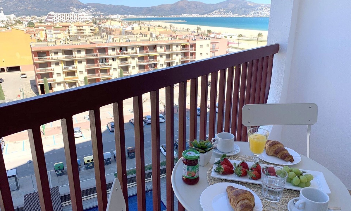Empuriabrava Apartment | Apartment 1st Line Beach-WIFI-A/A