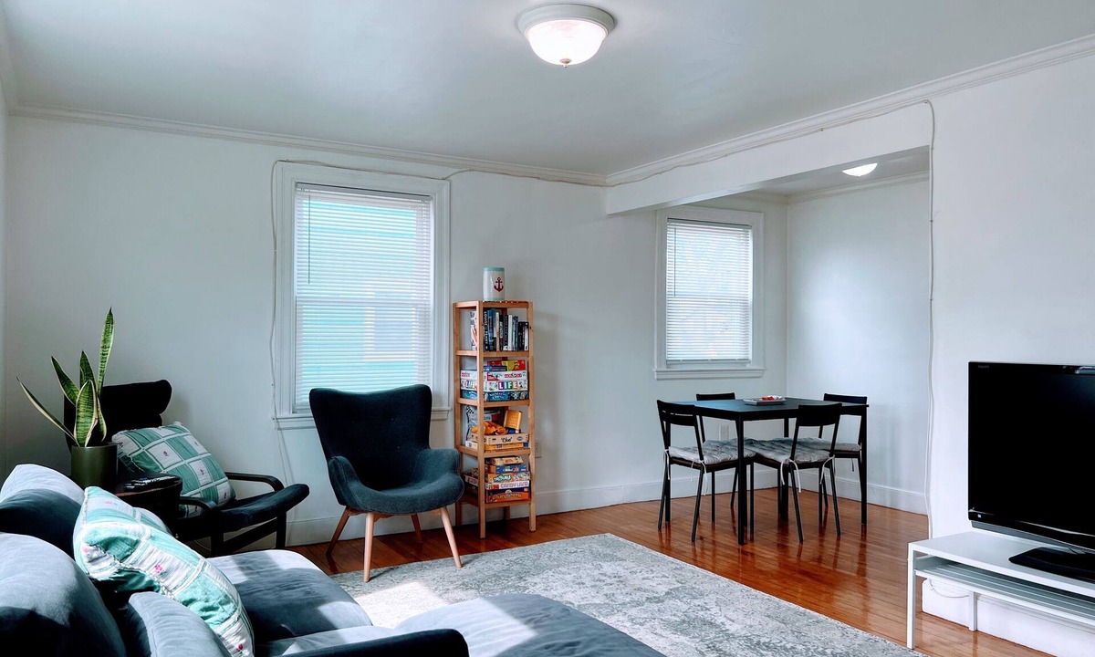 West Street - River Street Apartment | Apartment 2 Bedrooms Deck Yard