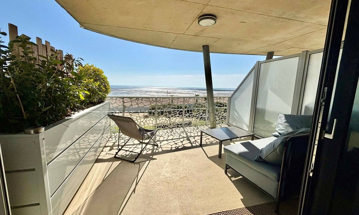 La Tranche-sur-Mer Apartment | Apartment 2-6 pers, 2 bdr, balcony, pool, beach access, parking