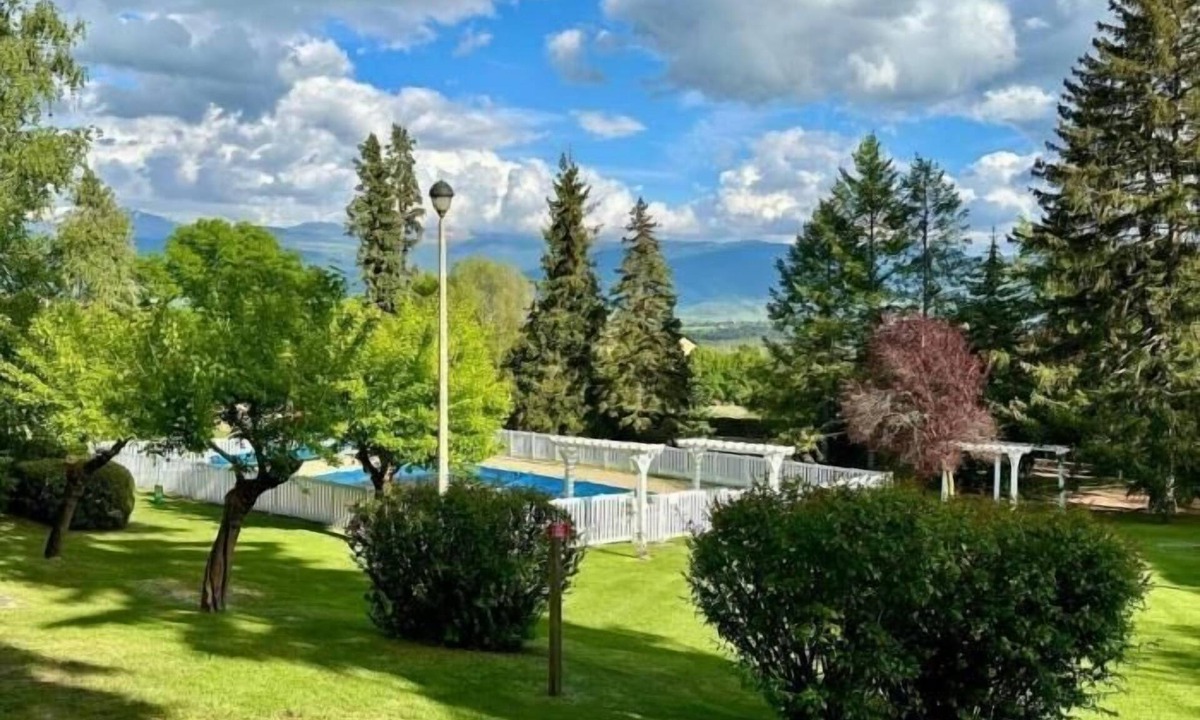Enveitg Apartment | Apartment 2 rooms Pool, BBQ and Cadí/Molina Views