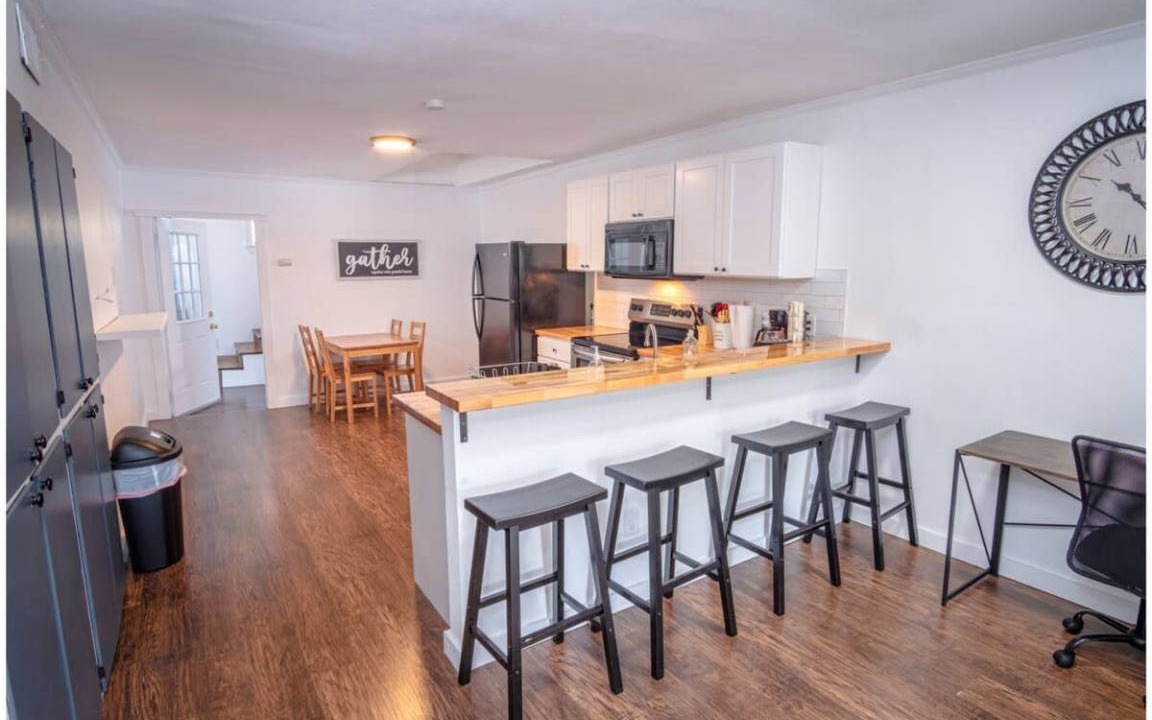 Midtown Apartment | Apartment ∙ 3 bedrooms ∙ 10 guests