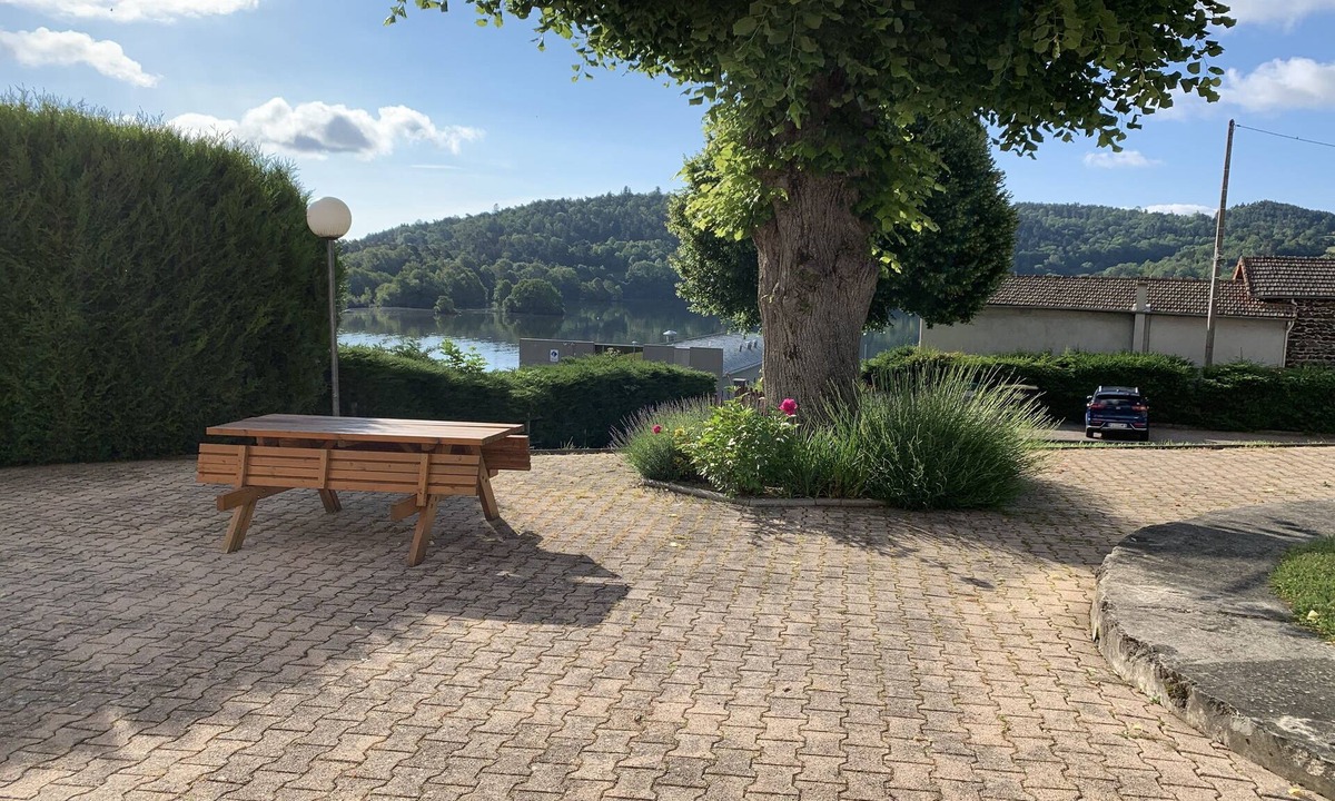 Aydat Apartment | Apartment 30m from Lake Aydat beach