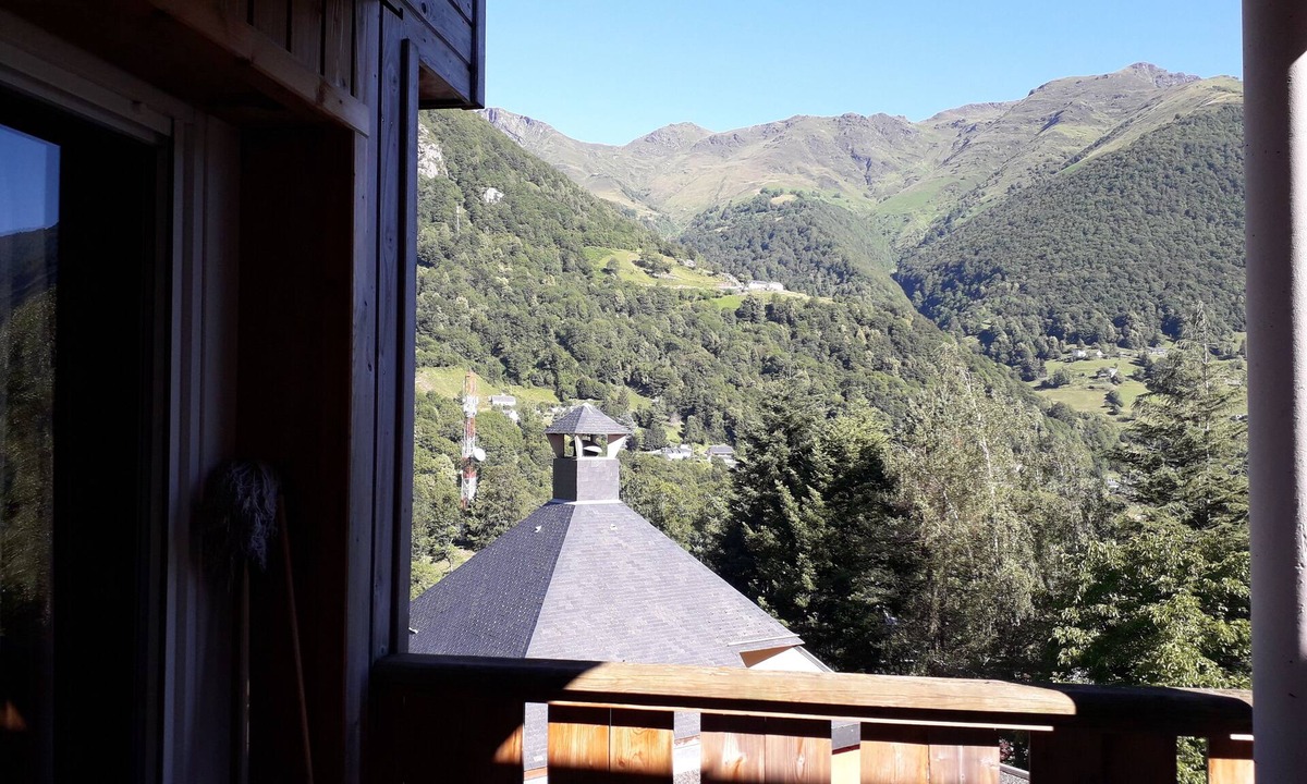Cauterets Apartment | Apartment 4/6 persons 38m2, mountain view heated swimming pool;500 m downtown