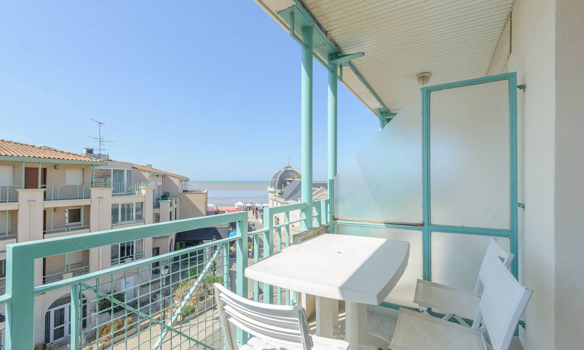 Quartier du Casino Apartment | Apartment 4 Pers. Terrace, AC, Shared Pool