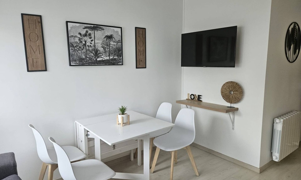 Courseulles-sur-Mer Apartment | Apartment 500m from the sea, 4 sleeps, secure parking