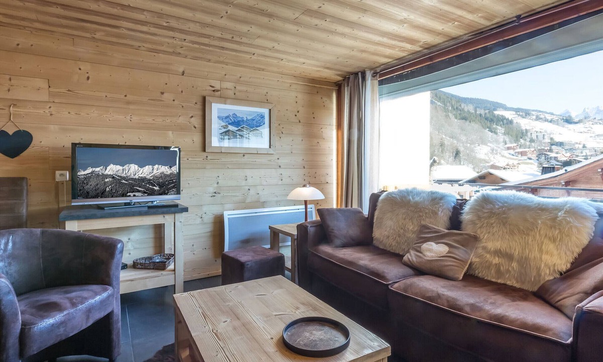 La Clusaz Apartment | Apartment 6-8 pax, ski-in/ski-out, stove, garage