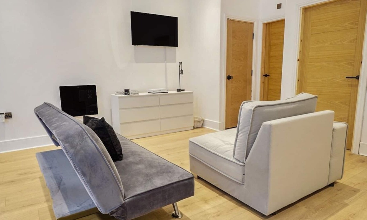 Brighouse Apartment | Apartment 6 Tudor House