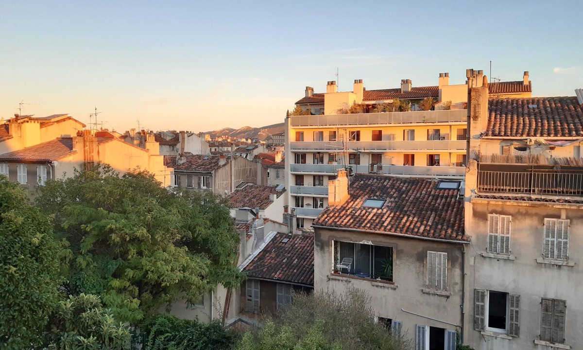 Saint-Charles Apartment | Apartment 65 m2 quiet Longchamps area with garden on ground floor
