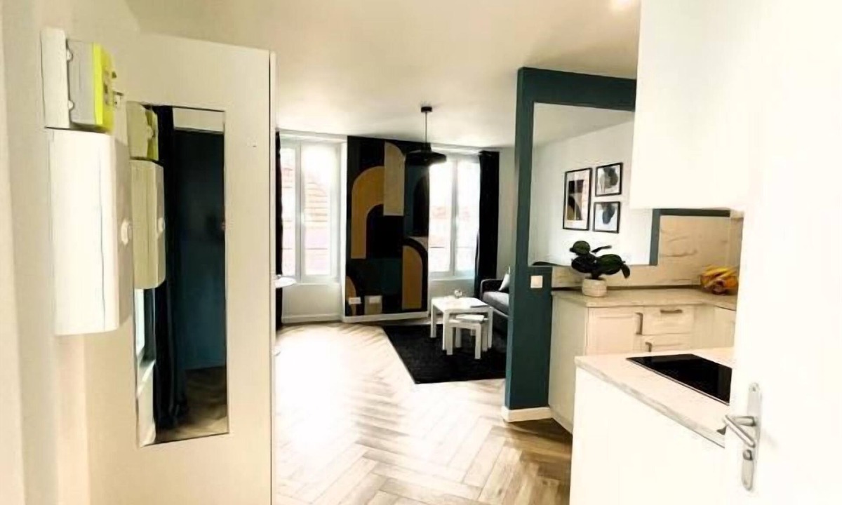 Montreuil Apartment | Apartment 7 - LE ROMAN