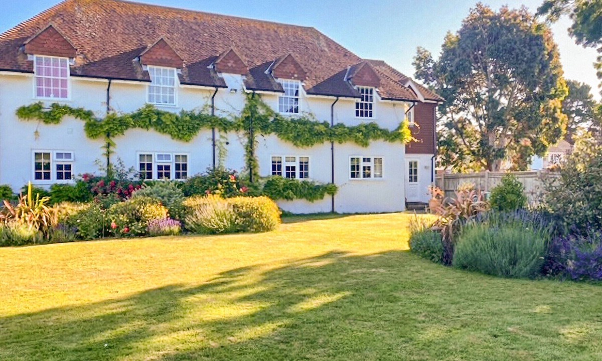 Pagham Cottage | Apartment 9 Barton Manor - UK40051