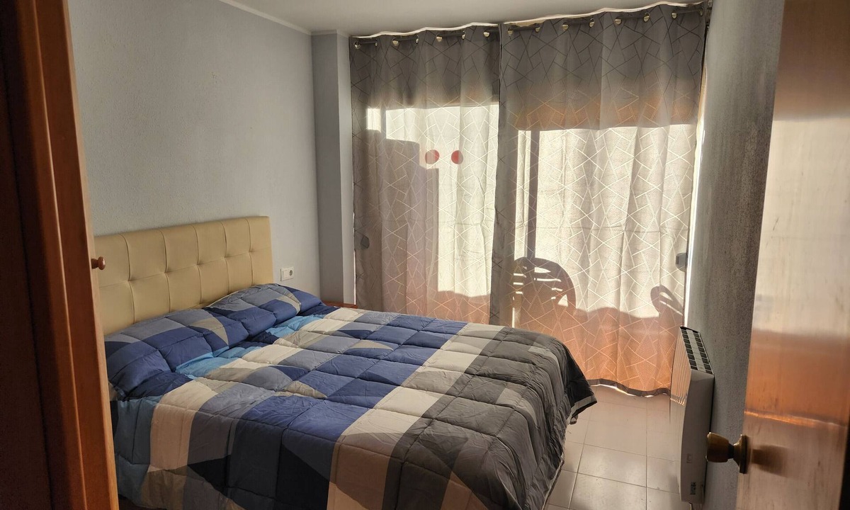 La Pineda Apartment | Apartment 'Arcoiris' with Sea View, Wi-Fi and Air Conditioning