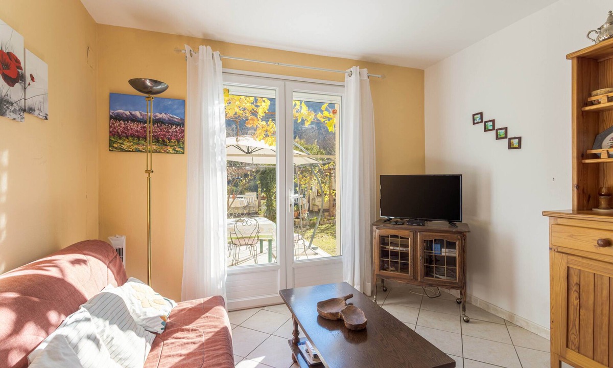 Ria-Sirach Apartment | Apartment 'À Ria-sirach' with Mountain View, Shared Terrace and Wi-Fi