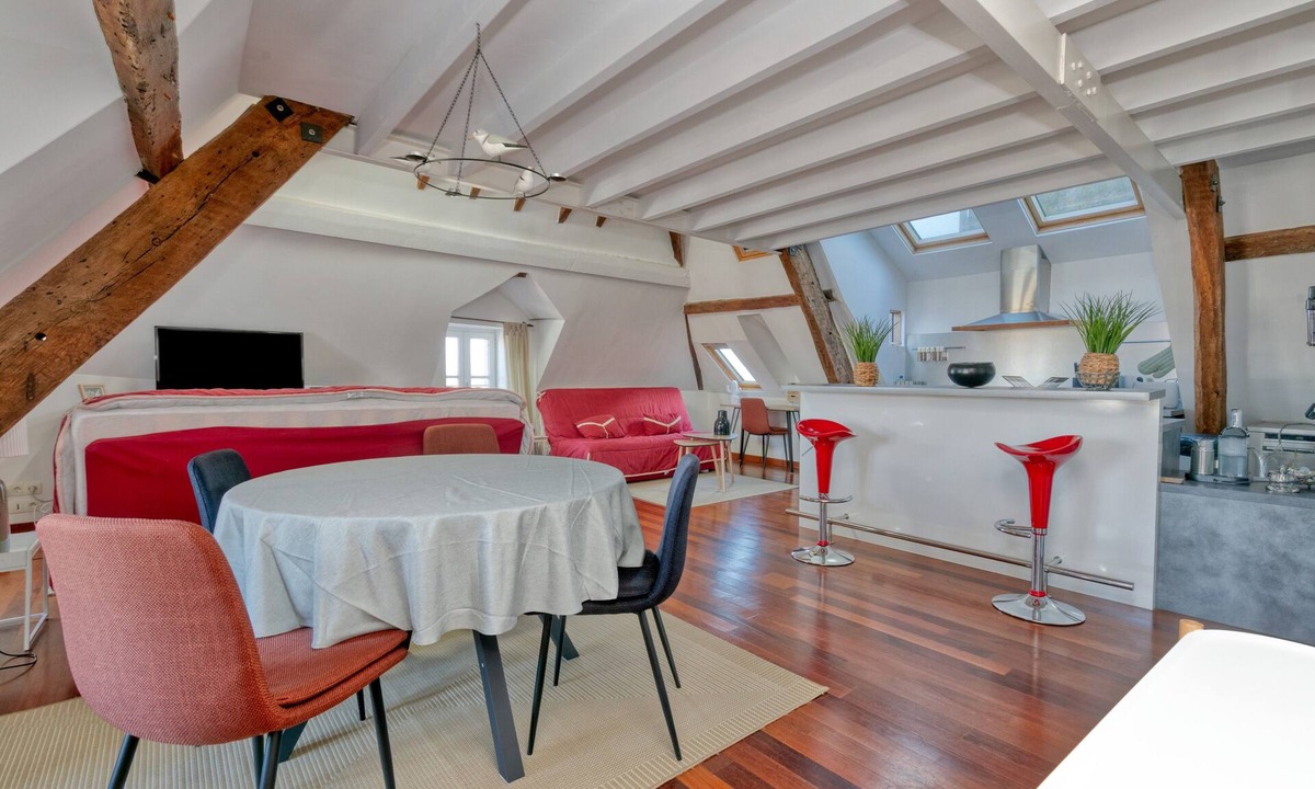 Le Croisic Apartment | Apartment 'Aiguillon' with Sea View and Air Conditioning