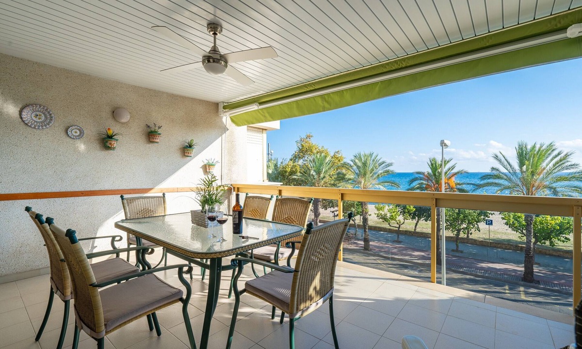 Cambrils Apartment | Apartment 'Albatros' with Sea View, Wi-Fi and Air Conditioning