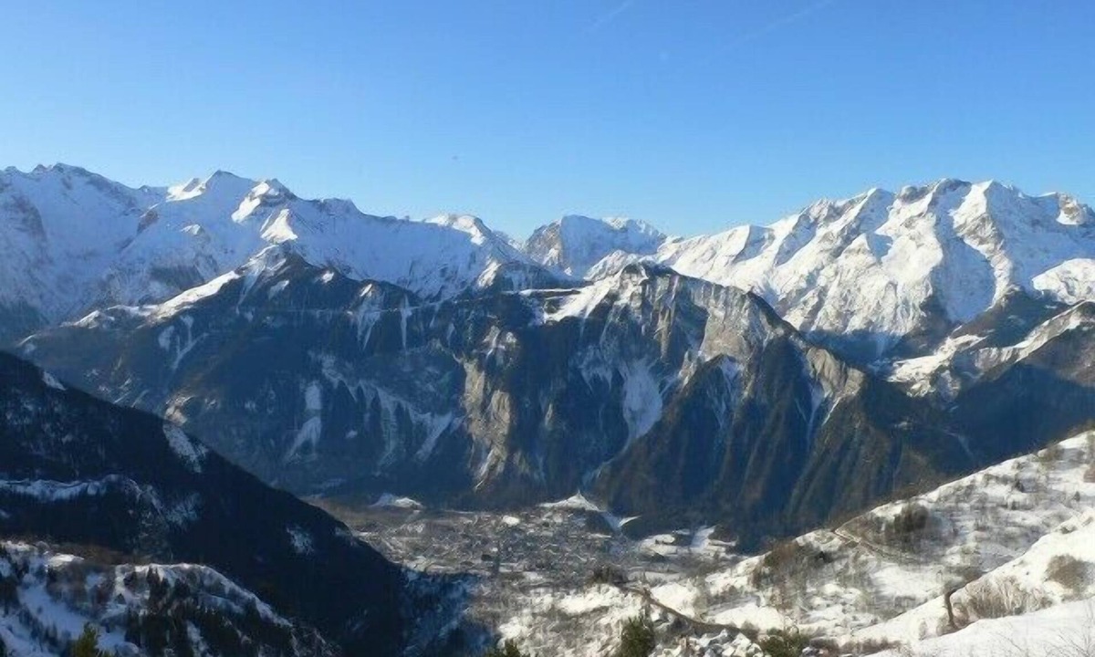 Eclose-Ouest Apartment | APARTMENT ALPE Dhuez DISTRICT Passeaux