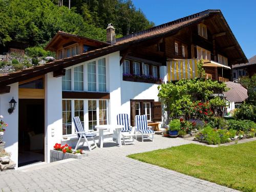 Brienz Apartment | Apartment Am Brienzersee by Interhome