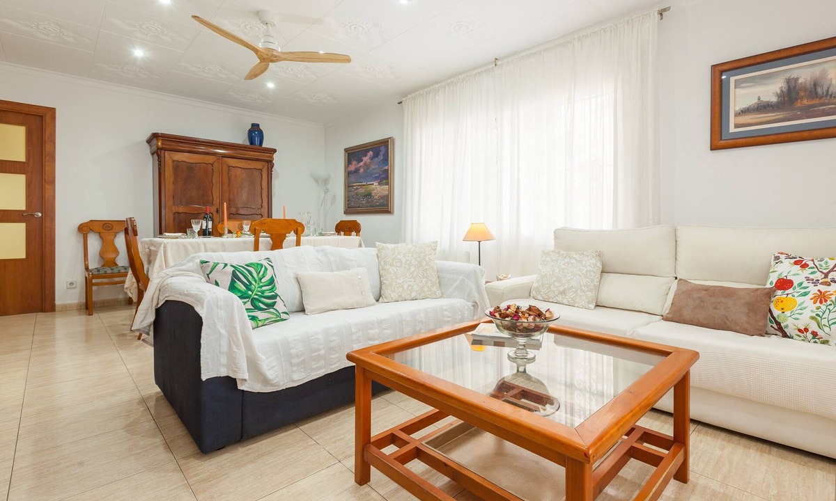 Canet de Mar Apartment | Apartment 'Amelie' with Wi-Fi