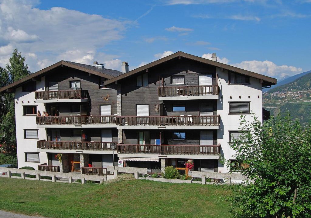 Saint-Pierre-de-Clages Apartment | Apartment Anémone 20 by Interhome