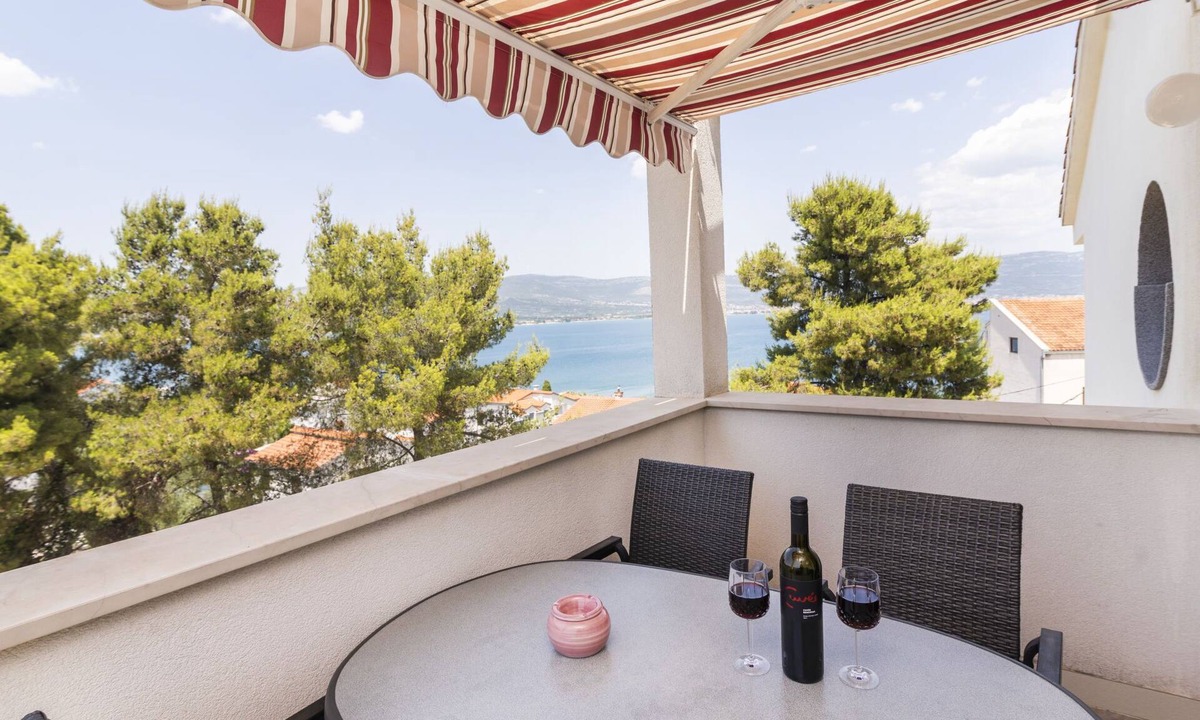 Slatine Apartment | Apartment Anđa by Interhome