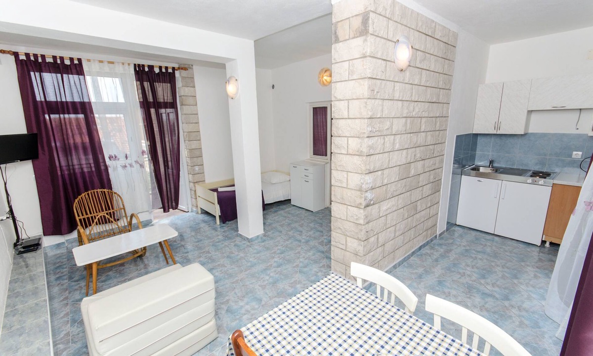 Bili brig Apartment | Apartment and Rooms Ivan (45191-A10) - Makarska