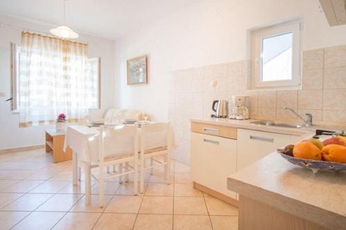 Vrbnik Apartment | Apartment and Rooms Luka