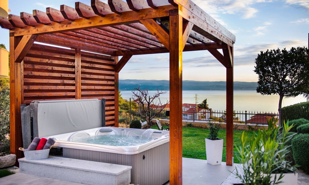 Podstrana Apartment | Apartment Anka - with open jacuzzi: R1(2) - Podstrana, Riviera Split, Croatia