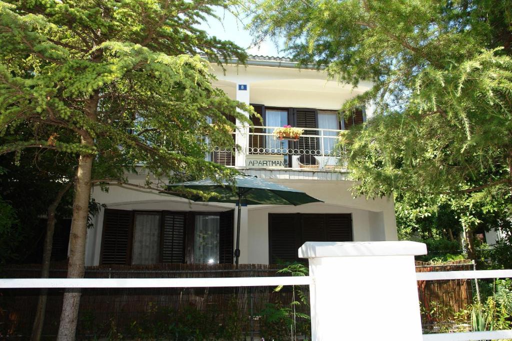 Jadranovo Apartment | Apartment ANTON