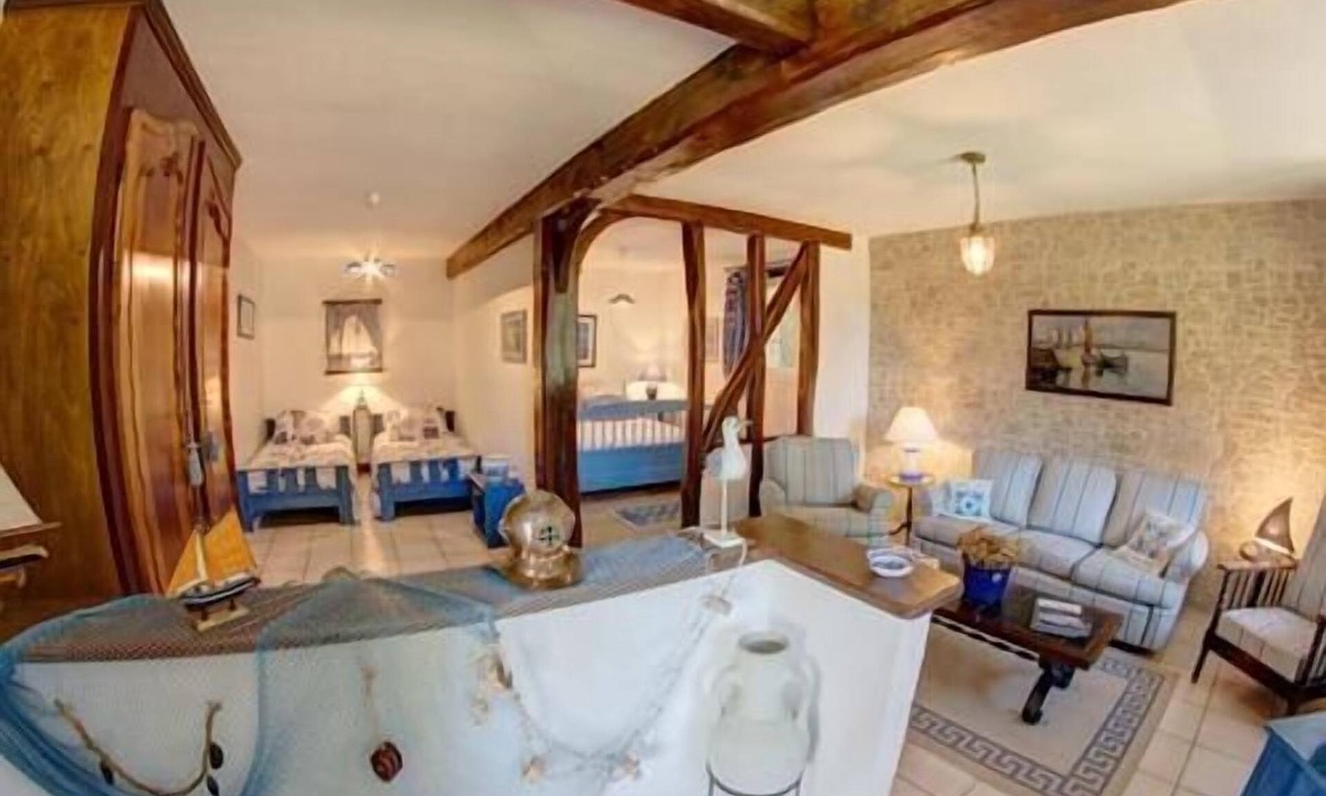 La Turballe Apartment | Apartment-Apartment-Ensuite with Shower-Chambre Bleue