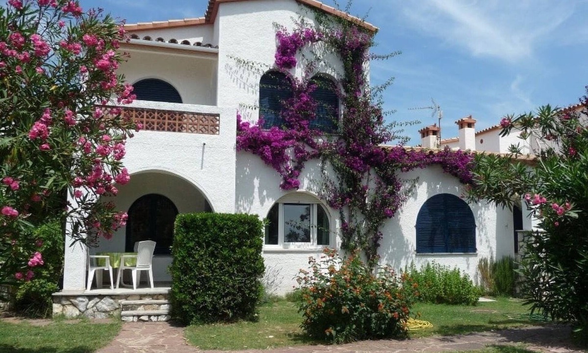 Empuriabrava Apartment | Apartment 'ART-Apartamentos Revilla Tacke G' with Balcony, Shared Pool & Barbecue