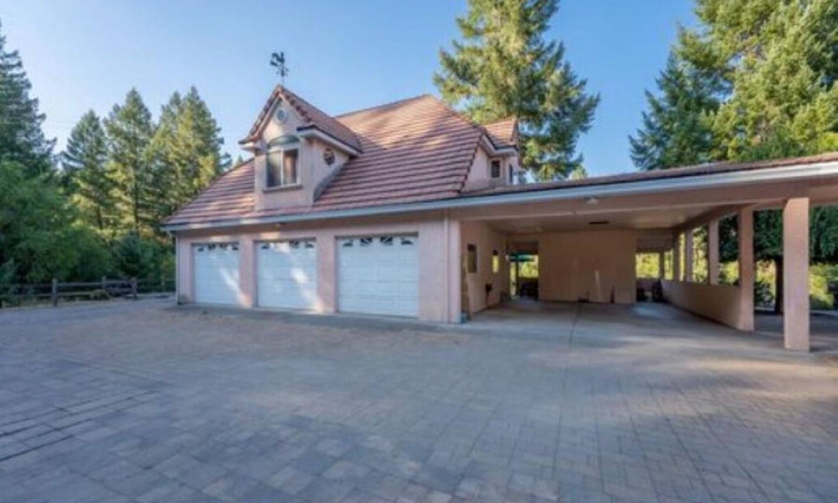 Willits Apartment | Apartment at the Castle