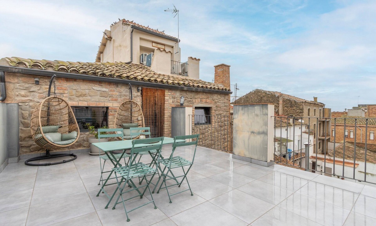Balaguer Apartment | Apartment 'Àtic 1' with Private Terrace, Wi-Fi and Air Conditioning