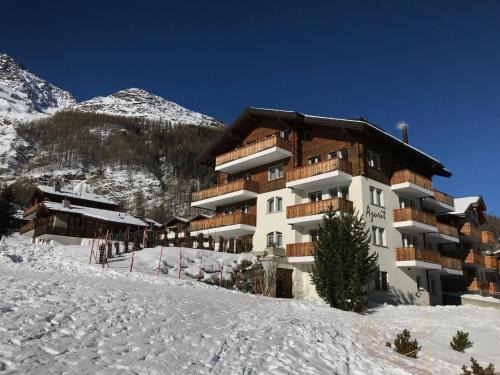 Saas-Fee Apartment | Apartment Azurit by Interhome
