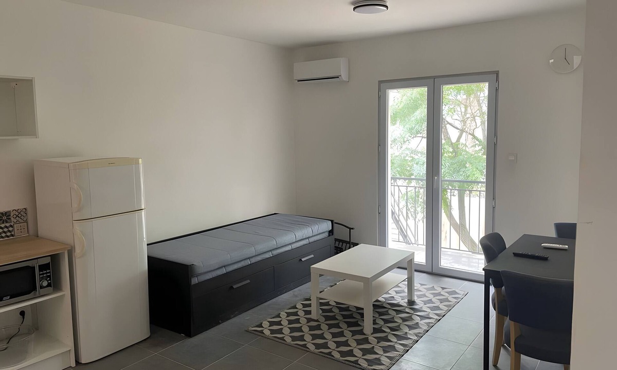 Poussan Apartment | Apartment 'B' with Private Terrace and Shared Garden