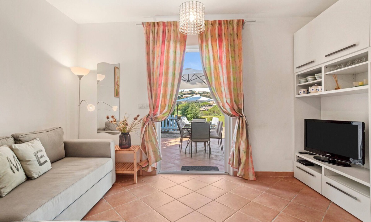 La Nartelle Apartment | Apartment 'Bel 4p St-Maxime' with Private Terrace, Private Garden and Wi-Fi