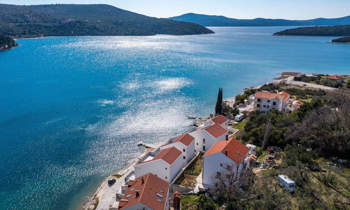 Slano Apartment | Apartment Bobić- Three Bedroom Apartment with Balcony and Sea View