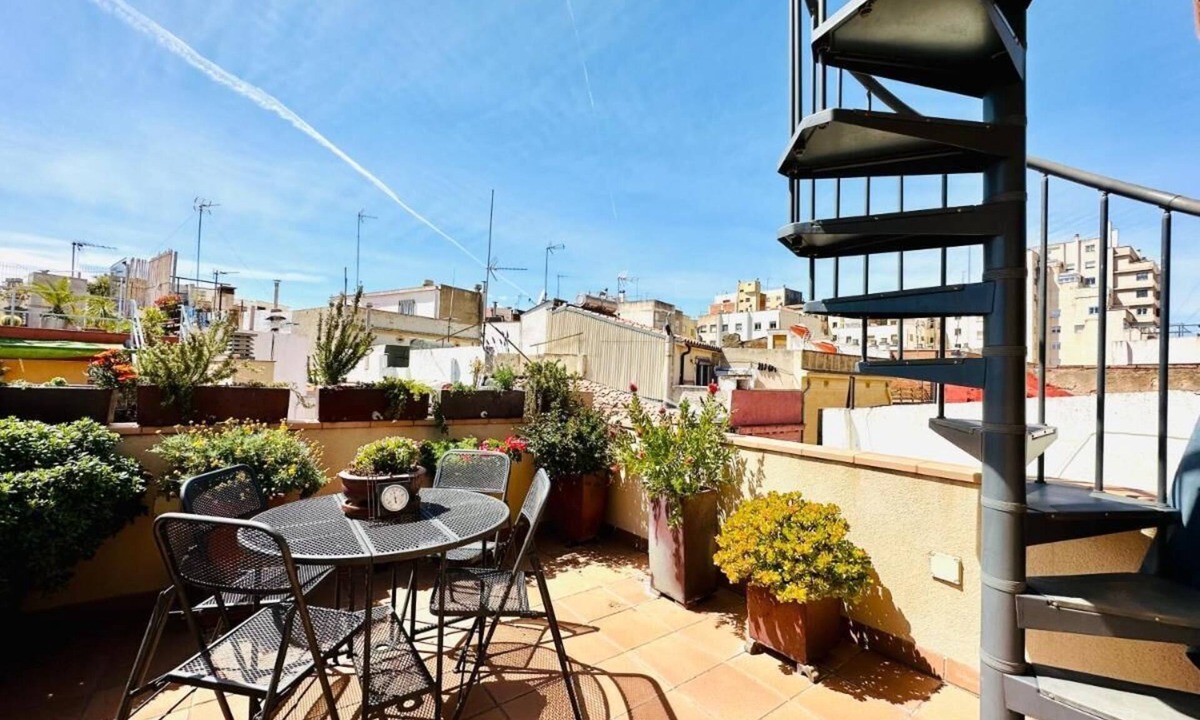Reus Apartment | Apartment 'Book Duplex Reus' with Private Terrace, Wi-Fi and Air Conditioning
