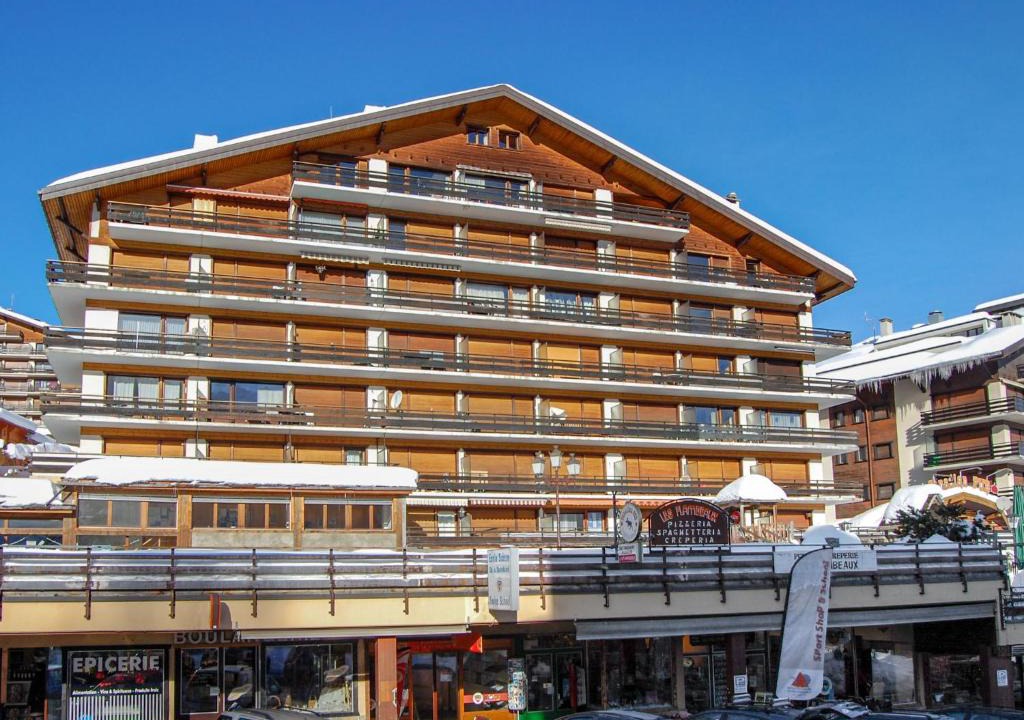 Saint-Pierre-de-Clages Apartment | Apartment Bouleaux I4 by Interhome