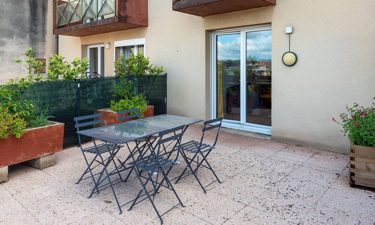 Brive-la-Gaillarde Apartment | Apartment Bright Garage Terrace