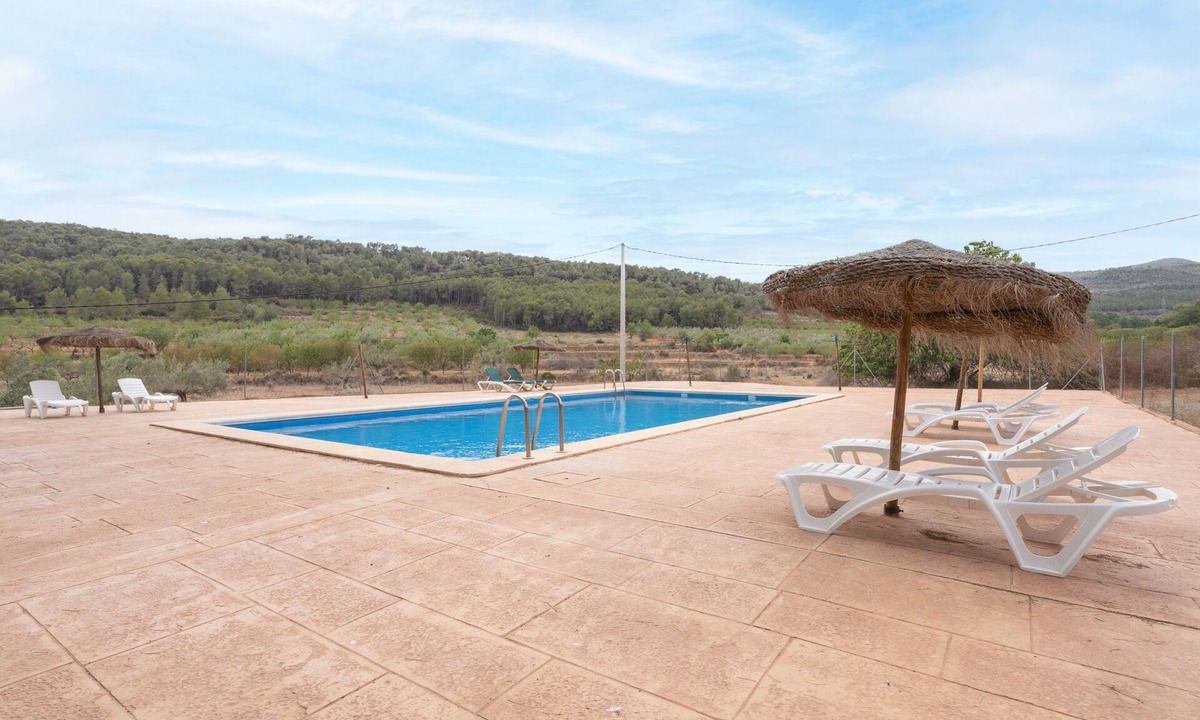 Altura Apartment | Apartment 'Bruno' with Mountain View, Shared Pool and Shared Garden