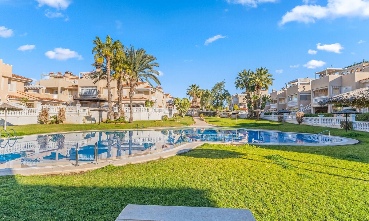 La Florida Apartment | Apartment 'Bugenwilla Orihuela Costa' with Shared Pool, Wi-Fi and Air Conditioning