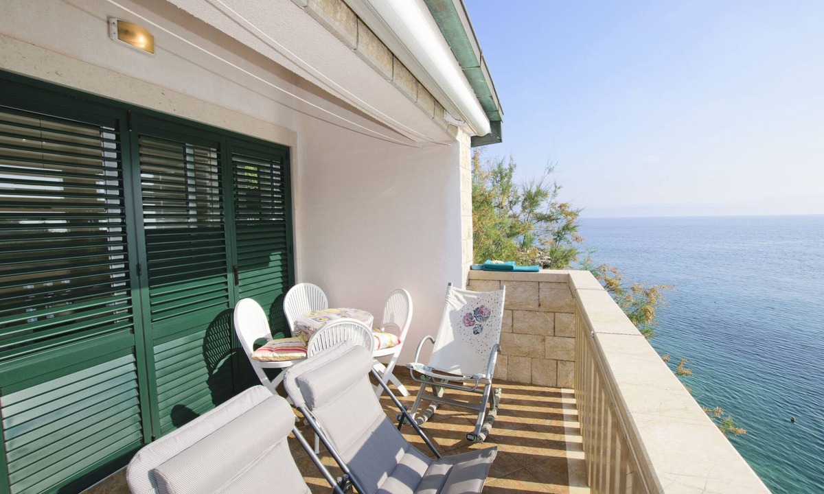 Donje Selo Apartment | Apartment By the sea (45081-A1) - Donja Krušica