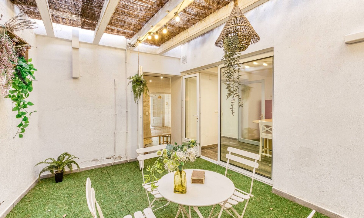Llanca Apartment | Apartment 'Ca La Maca' with Wi-Fi and Air Conditioning