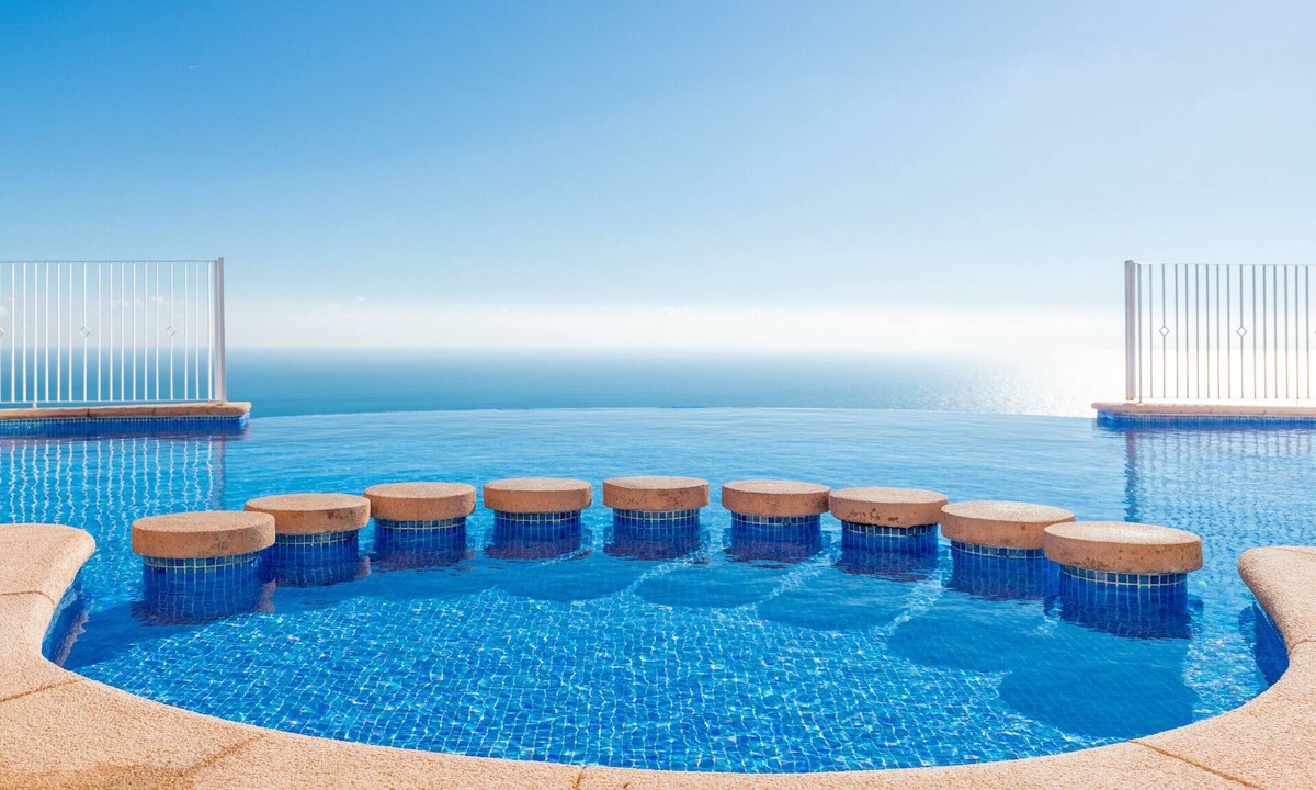 Cumbre del Sol Apartment | Apartment 'Ca Sarri' with Shared Pool, Shared Terrace and Wi-Fi