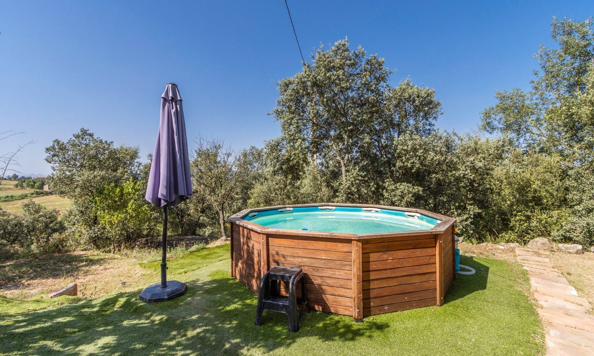 Casserres Apartment | Apartment 'Cal Viudet Nou' with Mountain View, Private Pool and Wi-Fi