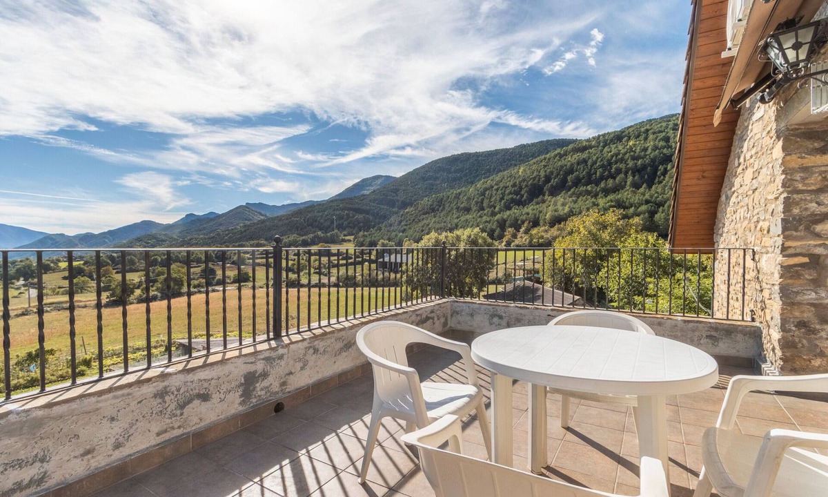 Borrastre House | Apartment 'Cambolino' with Mountain View, Private Terrace and Wi-Fi
