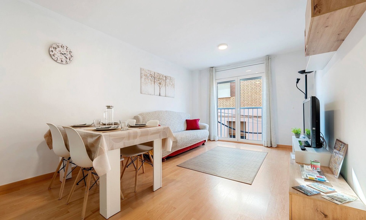 Flix Apartment | Apartment 'Canana De Vega' with Balcony, Wi-Fi and Air Conditioning